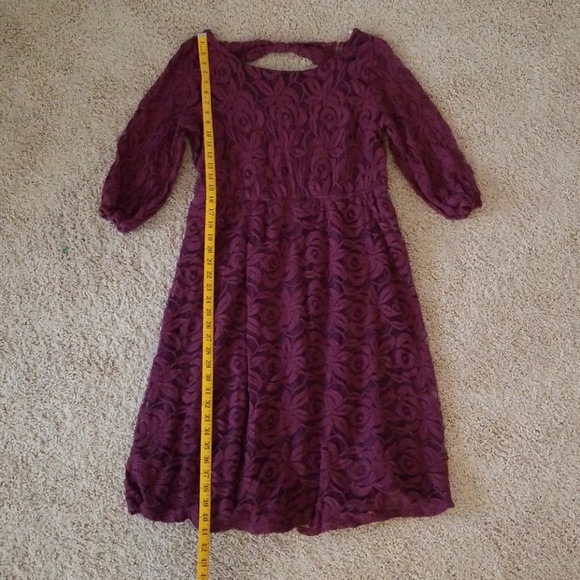 🌟HP🌟Burgundy Lace Dress with Open Top Back - Picture 5 of 8